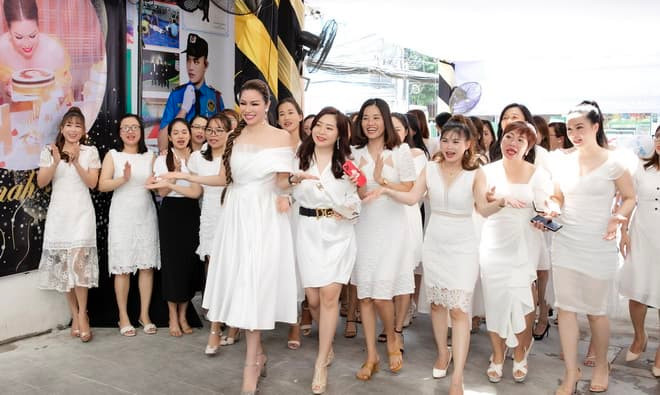 sinh-nhat-hoa-hau-bui-thi-ha-205 (17).jpg 14
