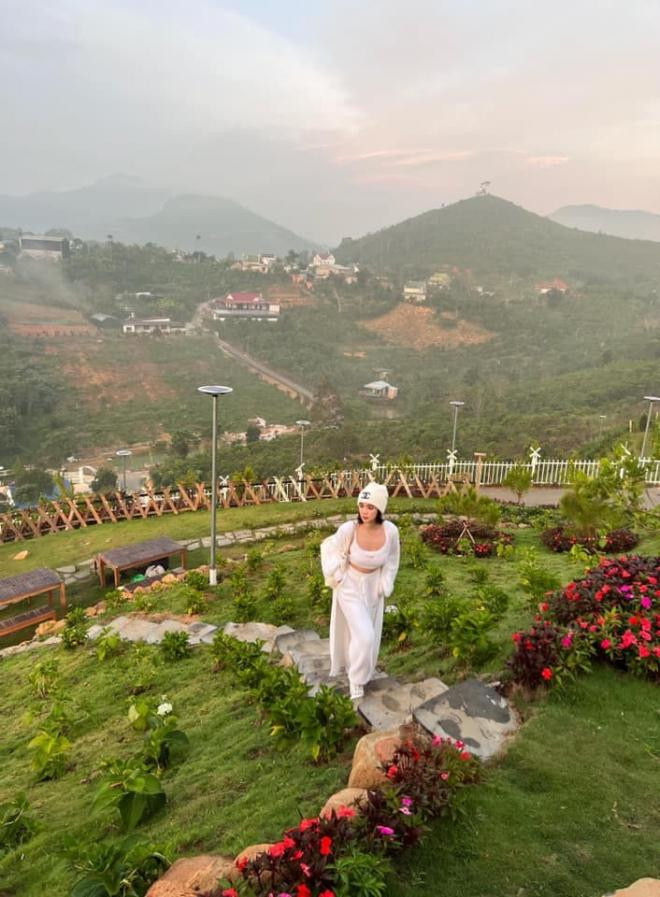 ngoc-trinh-bi-boc-me-xao-xao-khi-vung-tien-mua-11-hec-ta-dat-tai-bao-loc-181-6454250-ngoisaovn-w706-h960 2