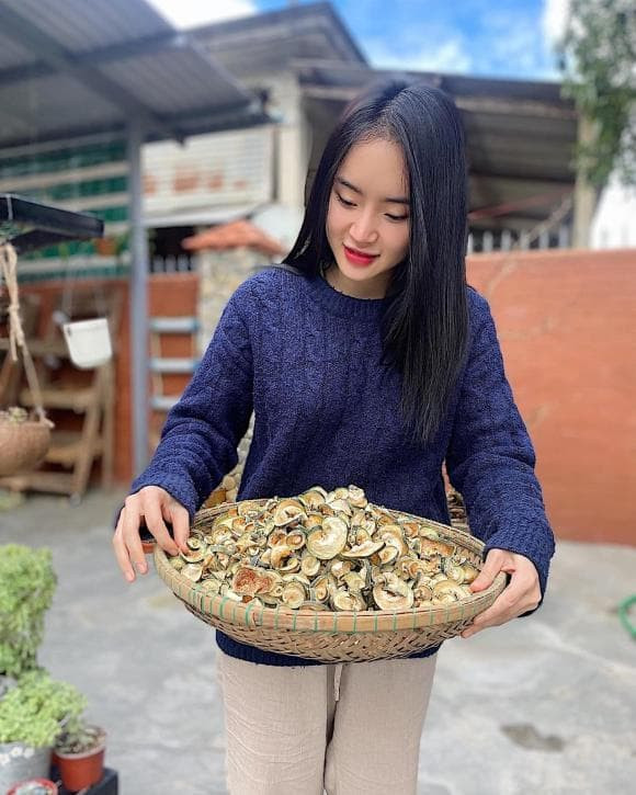 Phương Trang hiến tạng 1 Phương Trang hiến tạng 1