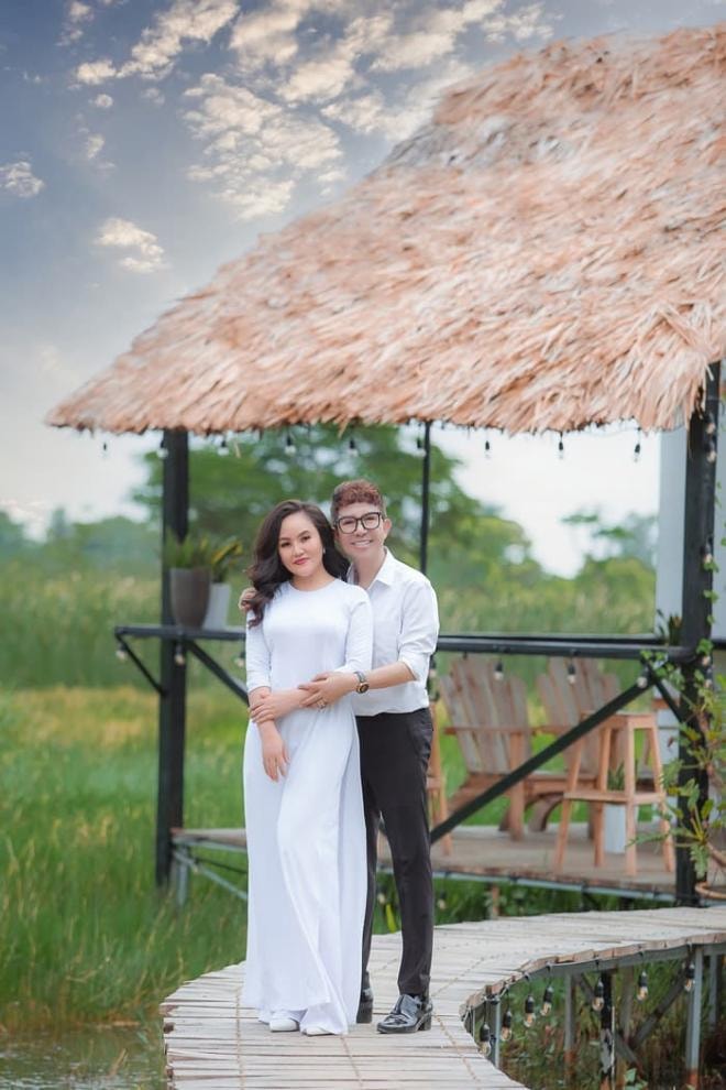 Ca sĩ Long Nhật và bà xã xinh đẹp tình tứ như cặp đôi mới yêu trong bộ ảnh kỷ niệm 23 năm ngày cưới 5