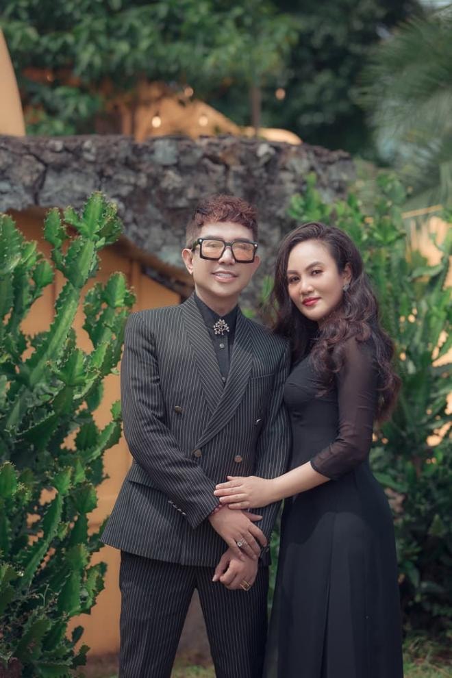 Ca sĩ Long Nhật và bà xã xinh đẹp tình tứ như cặp đôi mới yêu trong bộ ảnh kỷ niệm 23 năm ngày cưới 3