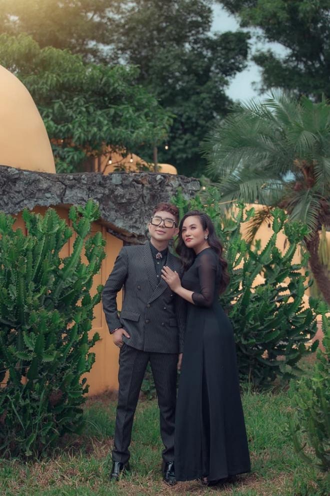 Ca sĩ Long Nhật và bà xã xinh đẹp tình tứ như cặp đôi mới yêu trong bộ ảnh kỷ niệm 23 năm ngày cưới 2