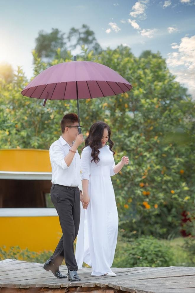Ca sĩ Long Nhật và bà xã xinh đẹp tình tứ như cặp đôi mới yêu trong bộ ảnh kỷ niệm 23 năm ngày cưới 9