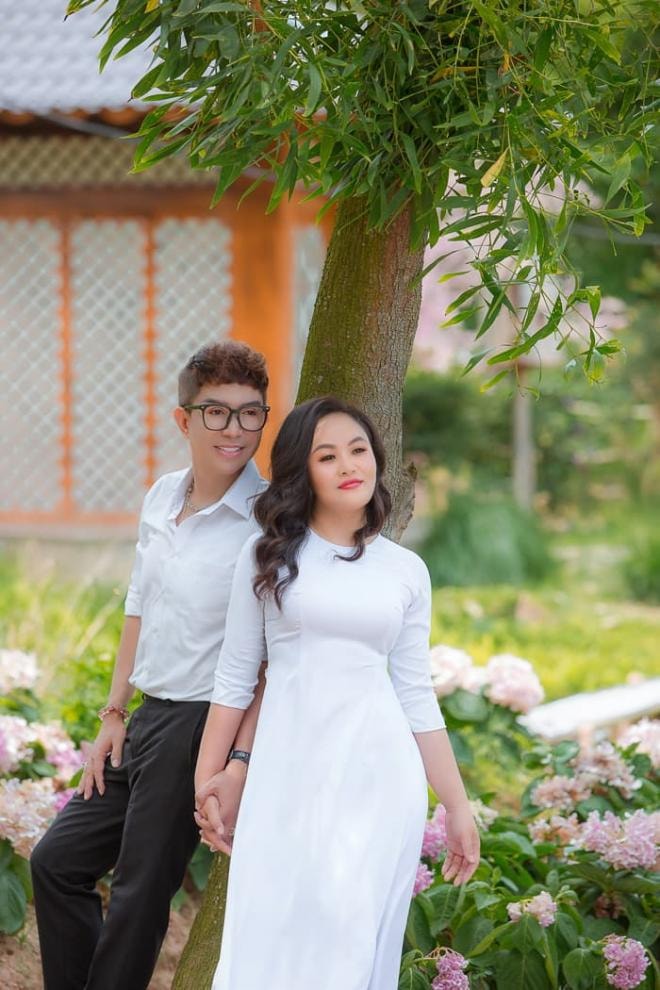 Ca sĩ Long Nhật và bà xã xinh đẹp tình tứ như cặp đôi mới yêu trong bộ ảnh kỷ niệm 23 năm ngày cưới 7