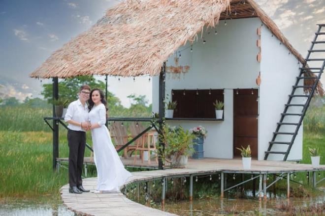 Ca sĩ Long Nhật và bà xã xinh đẹp tình tứ như cặp đôi mới yêu trong bộ ảnh kỷ niệm 23 năm ngày cưới 6
