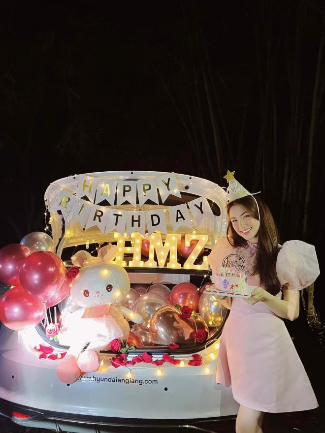 Hòa Minzy được fan tổ chức sinh nhật sớm tại Cần Thơ, cực sáng tạo ...