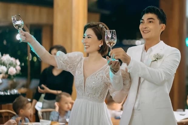 khuong-ngoc-tung-hinh-anh-cuoi-22full-hd22-nhan-sac-vo-kin-tieng-lo-dien-ro-mon-mot-3-ngoisaovn-w620-h413 2
