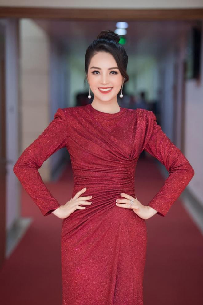 Á hậu Thụy Vân đón tuổi mới ngay sau khi hoàn thành dẫn dắt Lễ bế mạc SEAGames 31 7