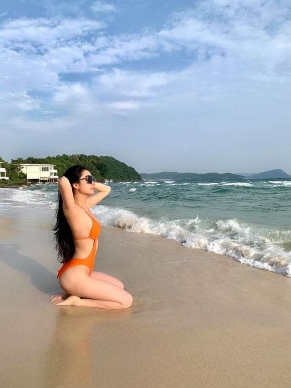 Hoa hậu Dân tộc Ngọc Anh tái xuất với loạt ảnh diện bikini trước biển, body tuổi 29 xịn đét sau nhiều năm 'ở ẩn' showbiz 6