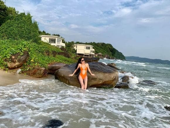 Hoa hậu Dân tộc Ngọc Anh tái xuất với loạt ảnh diện bikini trước biển, body tuổi 29 xịn đét sau nhiều năm 'ở ẩn' showbiz 5