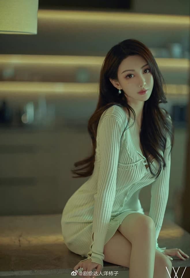 Rộ tin Huỳnh Hiểu Minh hẹn hot girl, dân mạng còn 'đào' được ảnh chụp chung với Angelababy trước kia 1
