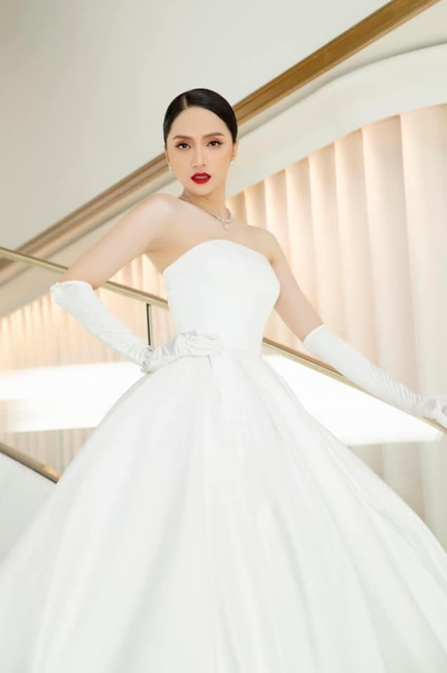 tron-bo-anh-huong-giang-sai-buoc-tren-tham-do-lhp-cannes-than-thai-dung-chuan-sao-quoc-te-nhan-sac-dep-mien-ban-12-ngoisaovn-w638-h960 1