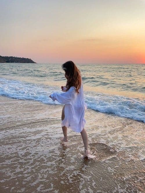 tư thế chụp ảnh khi đi biển  2