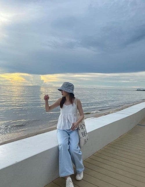 tư thế chụp ảnh khi đi biển  5