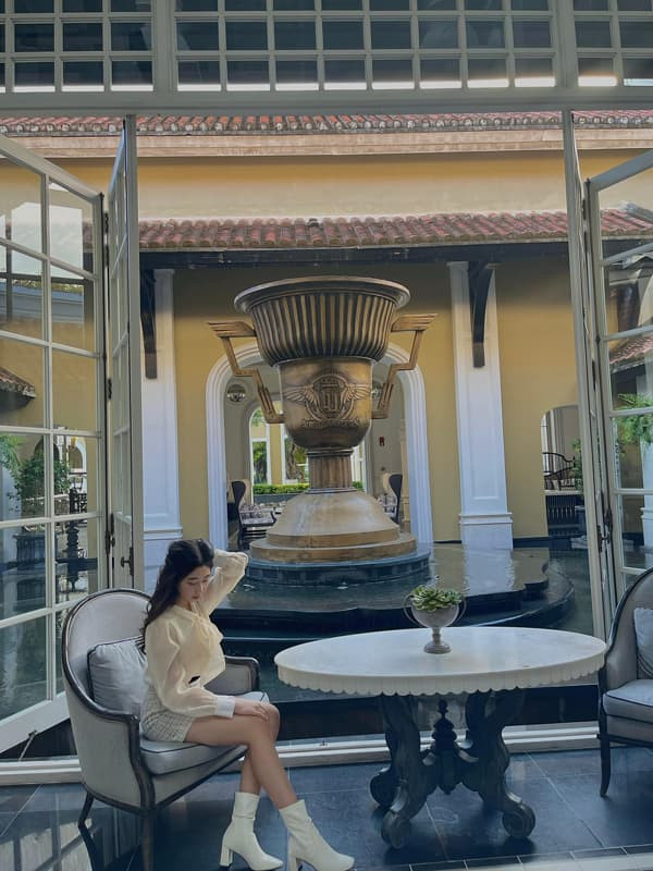 Con gái Nguyễn Thị Huyền gây sốt ở tuổi 15, xinh đẹp và sang chảnh không hề thua kém người mẹ Hoa hậu 4