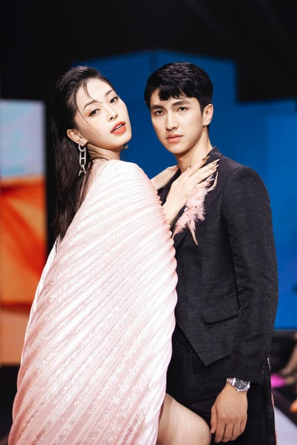 khanh-thi-phan-hien-tinh-ngat-ngay-vua-catwalk-vua-khien-vu-lan-luot-binh-an-phuong-nga-tren-san-catwalk-6-ngoisaovn-w600-h900 2
