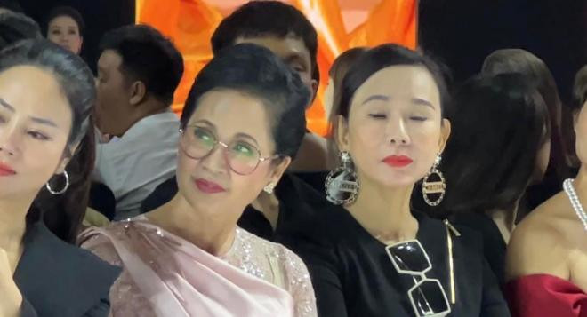22me-chong22-cua-22thuong-ngay-nang-ve22-dien-tong-hong-toan-tap-say-me-xem-thoi-trang-nhan-sac-qua-camera-thuong-ra-sao-2-ngoisaovn-w1284-h695 1