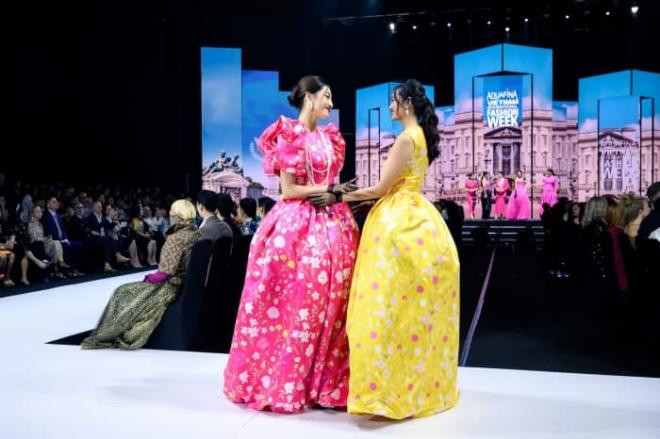 hoa-hau-luong-thuy-linh-hoa-quy-co-kieu-ki-trinh-catwalk-the-nao-khi-sanh-doi-cung-quan-quan-sieu-mau-chau-a-14-ngoisaovn-w700-h466 0