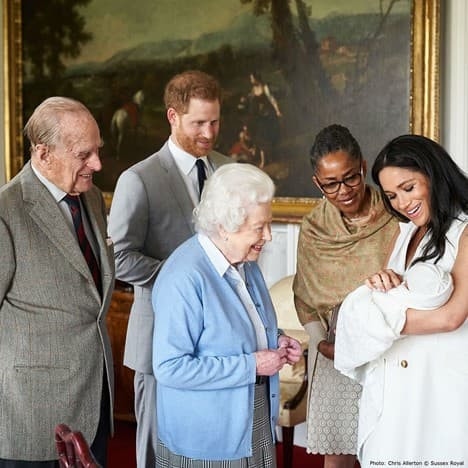 'Quay đầu là bờ' hay chỉ muốn chiếm spotlight? Vợ chồng Meghan để Nữ hoàng gặp con gái vào dịp sinh nhật Lilibet và động thái mới với căn nhà ở Anh  1