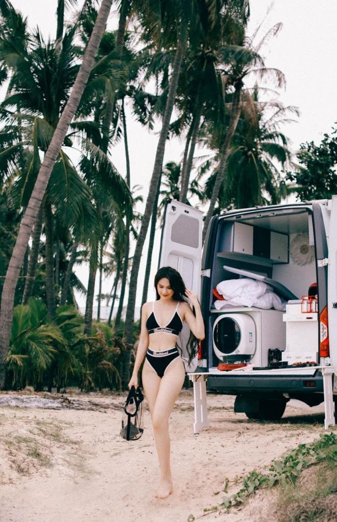 nhoc-trinh-dien-bikini-sieu-nho-nhin-vong-3-cang-det-ma-dan-tinh-kho-roi-mat-6-ngoisaovn-w930-h1440 9