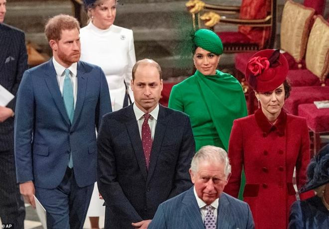'Quay đầu là bờ' hay chỉ muốn chiếm spotlight? Vợ chồng Meghan để Nữ hoàng gặp con gái vào dịp sinh nhật Lilibet và động thái mới với căn nhà ở Anh  4