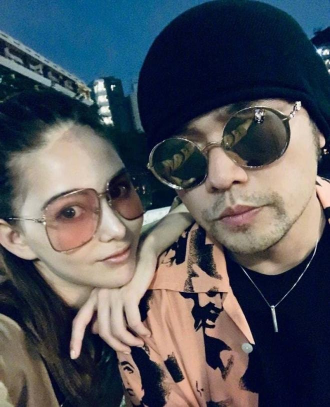 Bà xã Châu Kiệt Luân khoe ảnh selfie sau khi sinh, đã 3 con mà vẫn đẹp không tì vết bảo sao được chồng cưng chiều như nữ hoàng  4