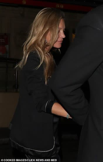 Kate Moss được bắt gặp đến ủng hộ Johnny Depp tại hòa nhạc, dấy nghi vấn 'tình cũ không rủ cũng tới' 2