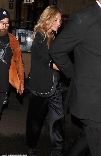 Kate Moss được bắt gặp đến ủng hộ Johnny Depp tại hòa nhạc, dấy nghi vấn 'tình cũ không rủ cũng tới' 6