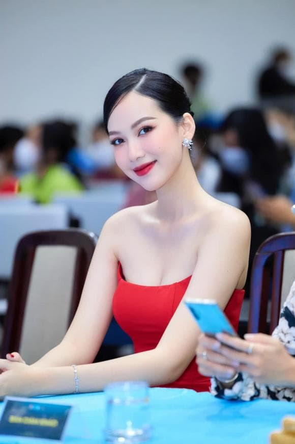top-5-hoa-hau-viet-nam-2020-phuong-quynh-to-chuc-le-an-hoi-nhung-van-quyet-giau-mat-ban-trai-10-ngoisaovn-w580-h871 0