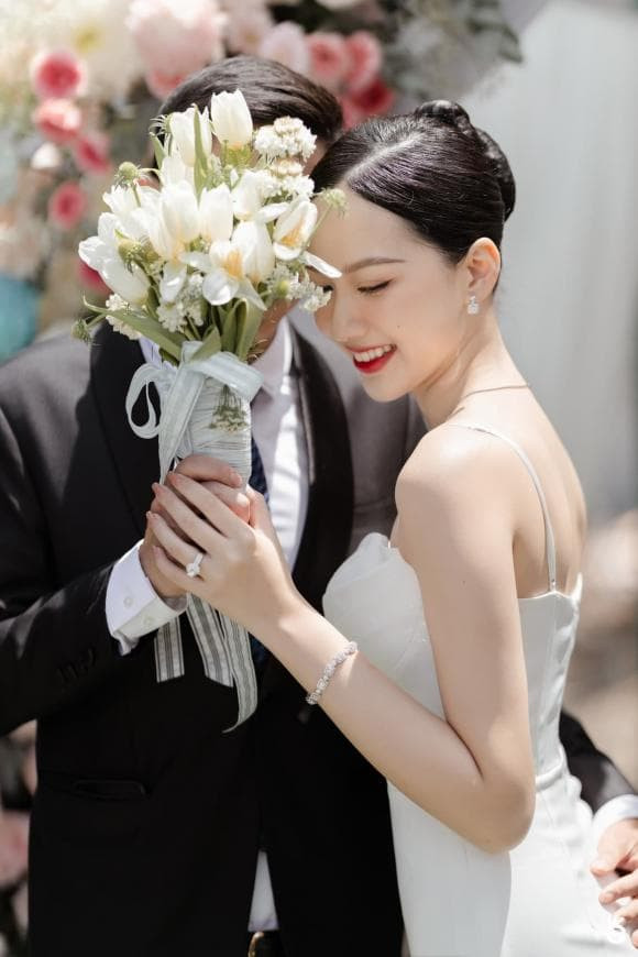 top-5-hoa-hau-viet-nam-2020-phuong-quynh-to-chuc-le-an-hoi-nhung-van-quyet-giau-mat-ban-trai-5-ngoisaovn-w580-h870 4
