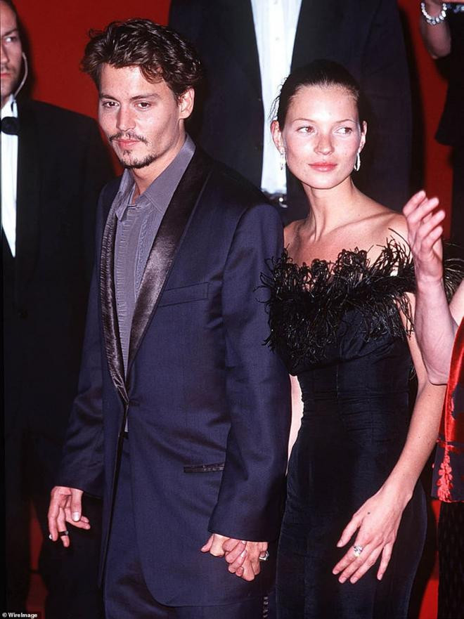 Kate Moss được bắt gặp đến ủng hộ Johnny Depp tại hòa nhạc, dấy nghi vấn 'tình cũ không rủ cũng tới' 1