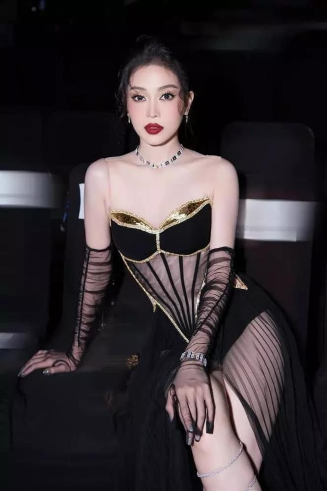 thay-phuong-nga-mac-ho-sieu-tao-bao-tren-tham-do-phan-ung-cua-binh-an-the-nao-ma-dan-tinh-cuoi-bo-4-ngoisaovn-w666-h1000 2