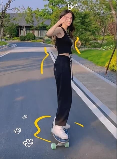Angelababy nghịch ngợm trượt ván trên phố và vô tình để lộ dây áo, thân nhìn lẫn nhan sắc đều khiến dân mạng 'sốt xình xịch' 6