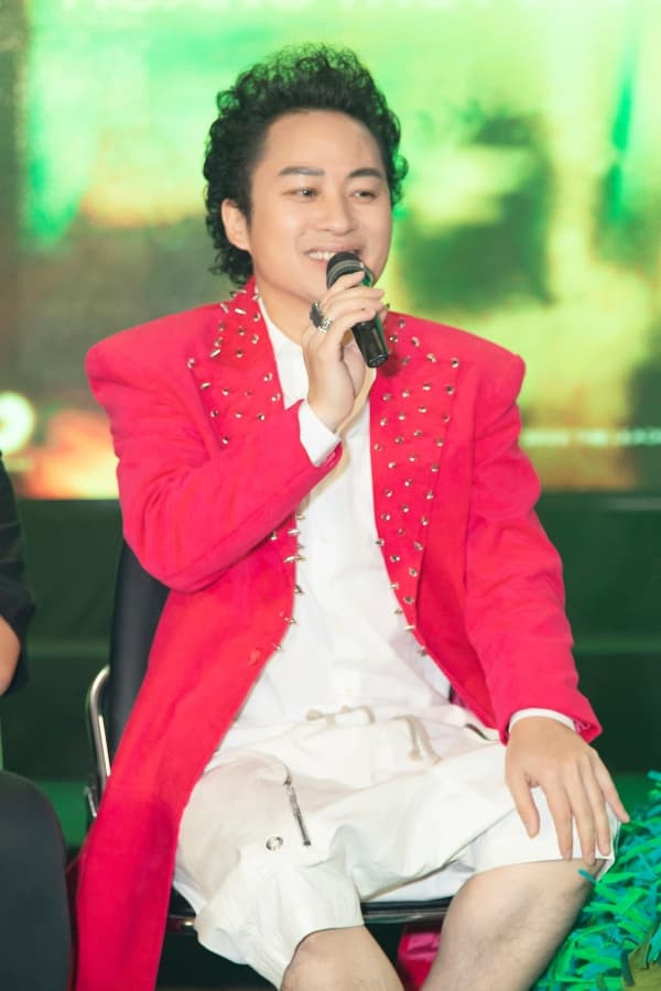 tung-duong-khang-dinh-22hoang-thuy-linh-hon-han-nhung-nguoi-dong-nghiep-khac-cung-thoi-cua-linh22-9-ngoisaovn-w600-h900 0