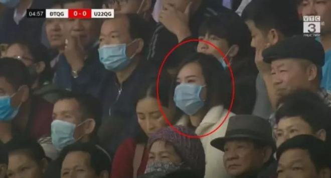 Viên Minh cổ vũ chồng  0