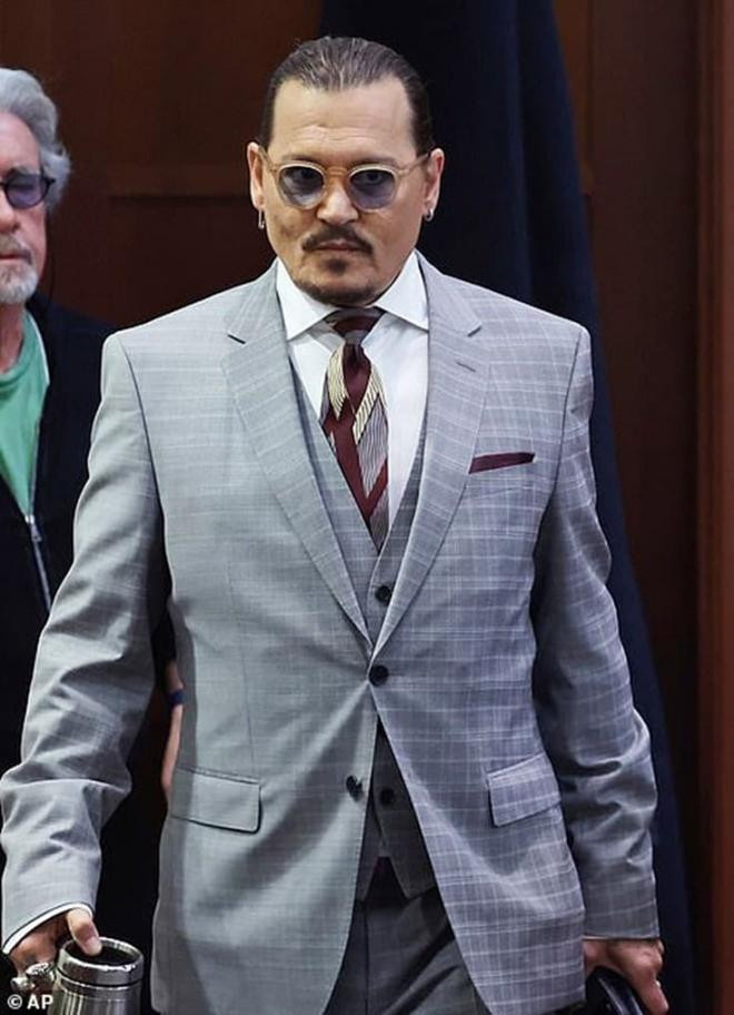 Kết thúc vụ kiện: Johnny Depp toàn thắng rực rỡ, Amber Heard 'mất cả tiếng lẫn miếng'  17