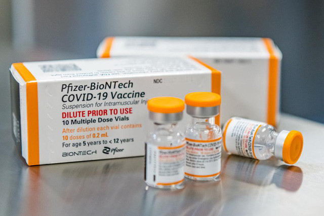 Pfizer xin cấp phép vaccine ngừa COVID-19 cho trẻ dưới 5 tuổi - Ảnh 1.