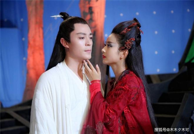 Cô từng không ưa Hoắc Kiến Hoa, lừa dối 14 người đàn ông trong 22 năm ra mắt, được mệnh danh là 'bạch liên hoa' 2