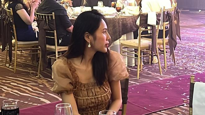 thuy-tien-hiem-hoi-xuat-hien-trong-tiec-sinh-nhat-chi-dan-nhan-sac-qua-ong-kinh-camera-thuong-dep-khong-goc-chet-2-ngoisaovn-w2048-h1152 4