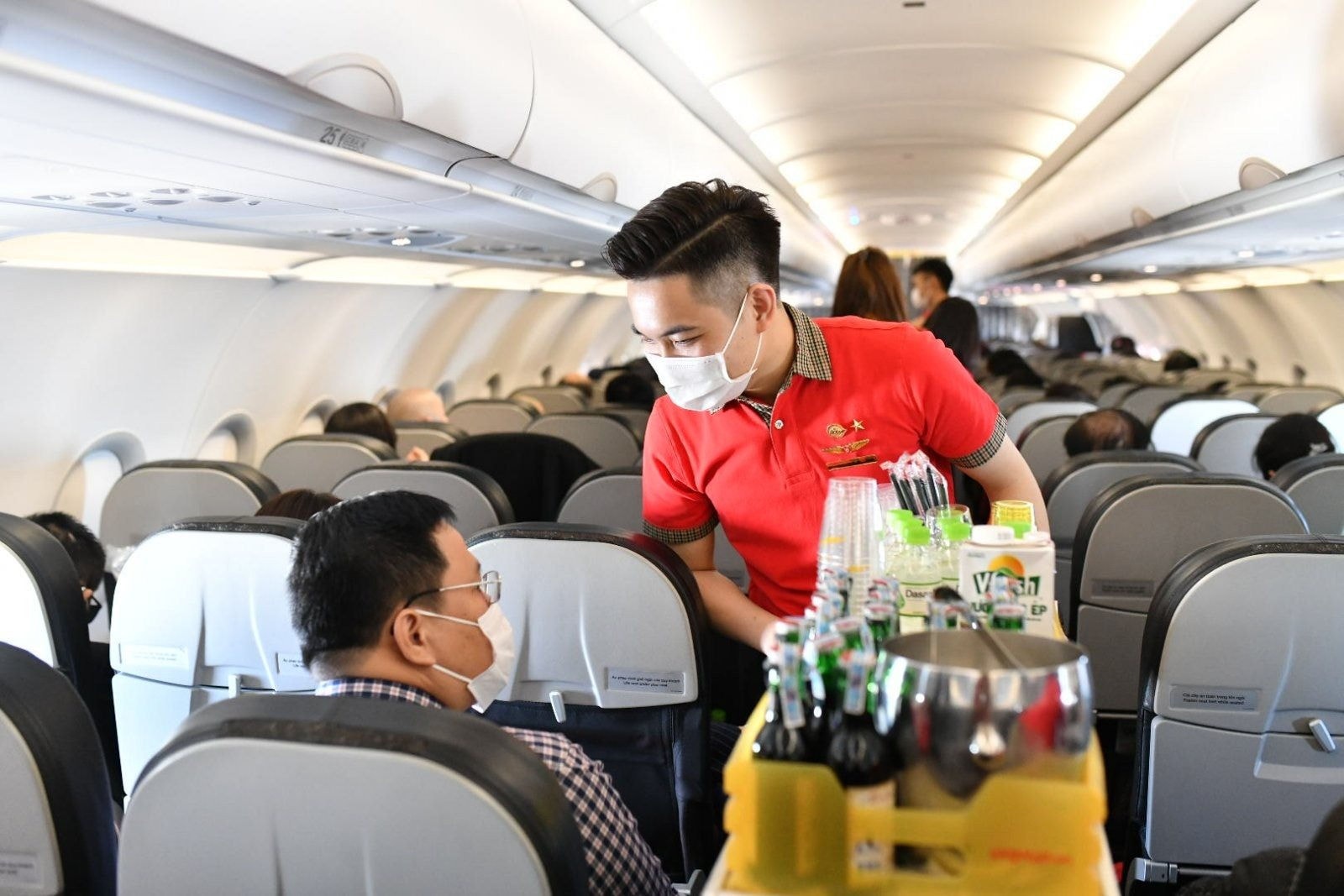 vietjet-cabin-crew.jpg