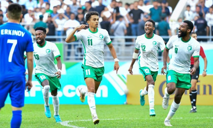 Al Ghamdi thể hiện kỹ năng tuyệt vời trong bàn mở tỷ số cho Saudi Arabia. Ảnh: AFC.