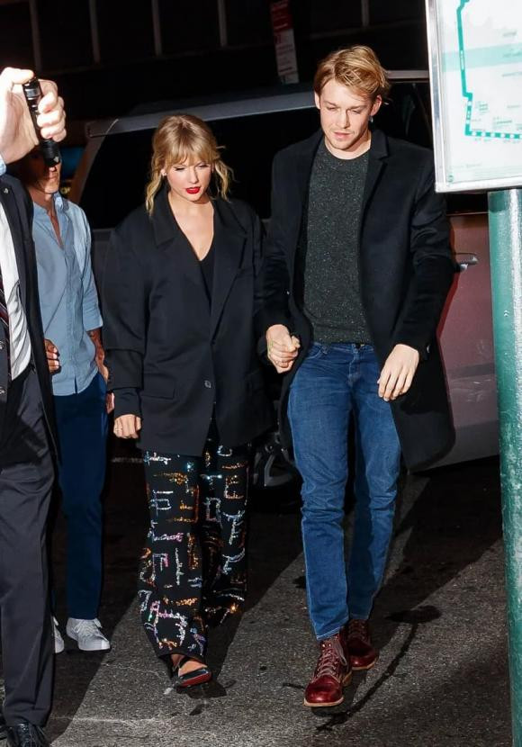 Taylor Swift , Taylor và bạn trai Joe, sao âu mỹ