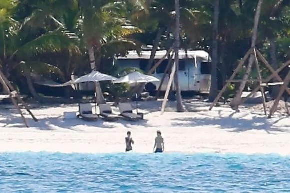 Taylor Swift , Taylor và bạn trai Joe, sao âu mỹ