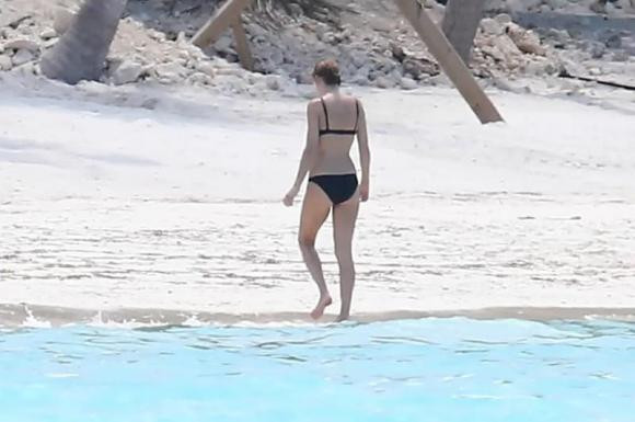 Taylor Swift , Taylor và bạn trai Joe, sao âu mỹ