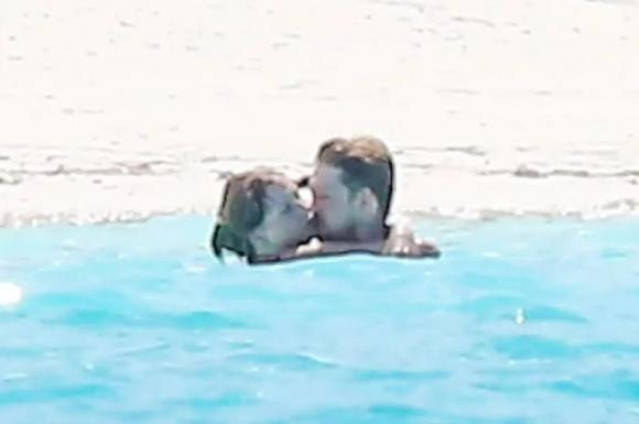 Taylor Swift , Taylor và bạn trai Joe, sao âu mỹ