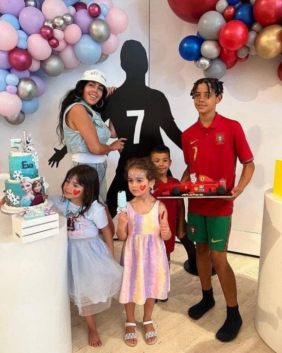 georgina rodriguez, bạn gái cristiano ronaldo, set đồ, hàng hiệu 