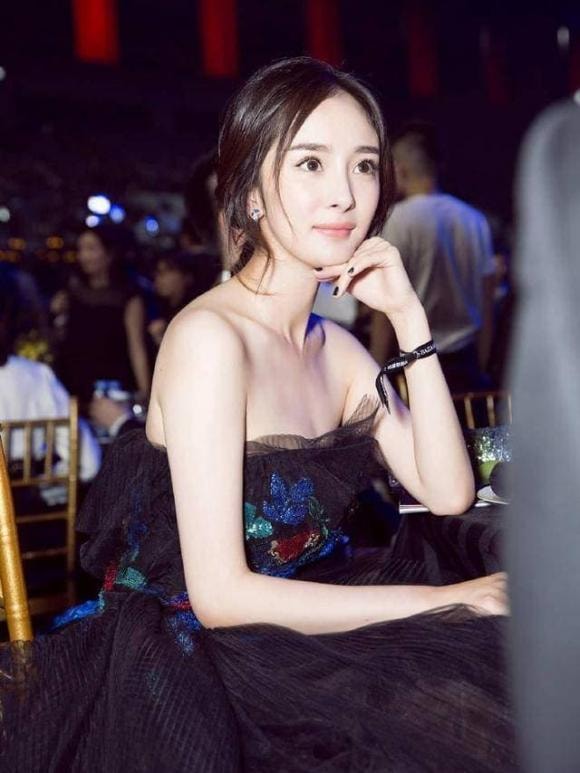 nét mặt của cô gái xinh đẹp, cô gái xinh đẹp, đặc điểm của gương mặt xinh đẹp
