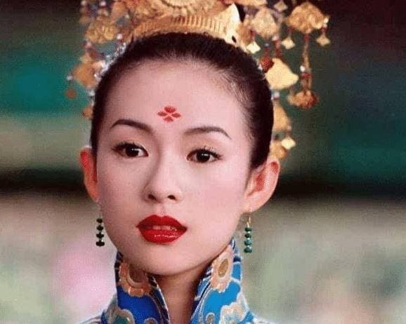 nét mặt của cô gái xinh đẹp, cô gái xinh đẹp, đặc điểm của gương mặt xinh đẹp