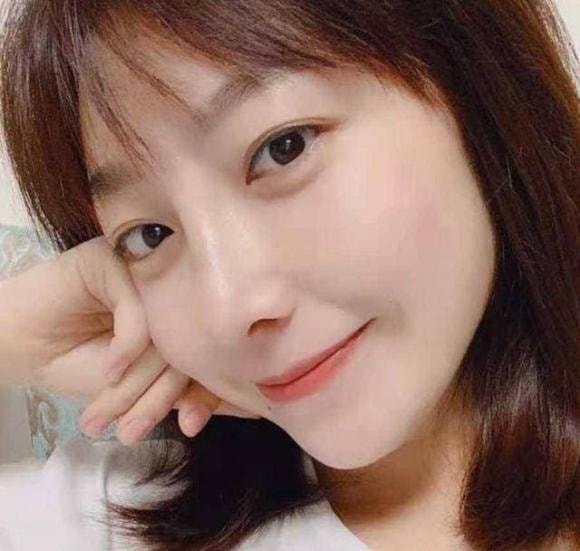 nét mặt của cô gái xinh đẹp, cô gái xinh đẹp, đặc điểm của gương mặt xinh đẹp