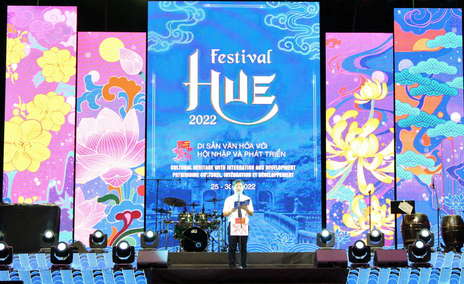 Ông Nguyễn Thanh Bình, Phó Chủ tịch UBND tỉnh Thừa Thiên Huế, Trưởng Ban tổ chức Festival Huế 2022 phát biểu tại đêm Gala